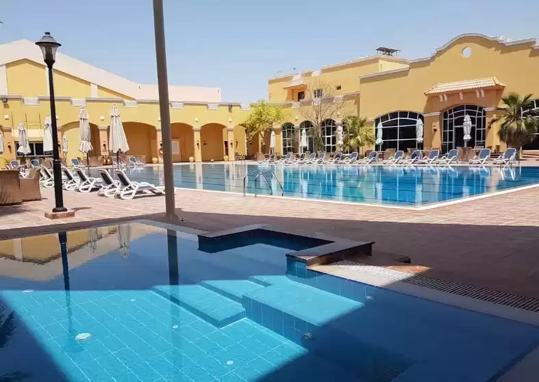 سكني عقار جاهز 4 + غرفة خادمة نصف مفروش فيلا في مجمع  للإيجار في السد , الدوحة #9426 - 1  صورة 
